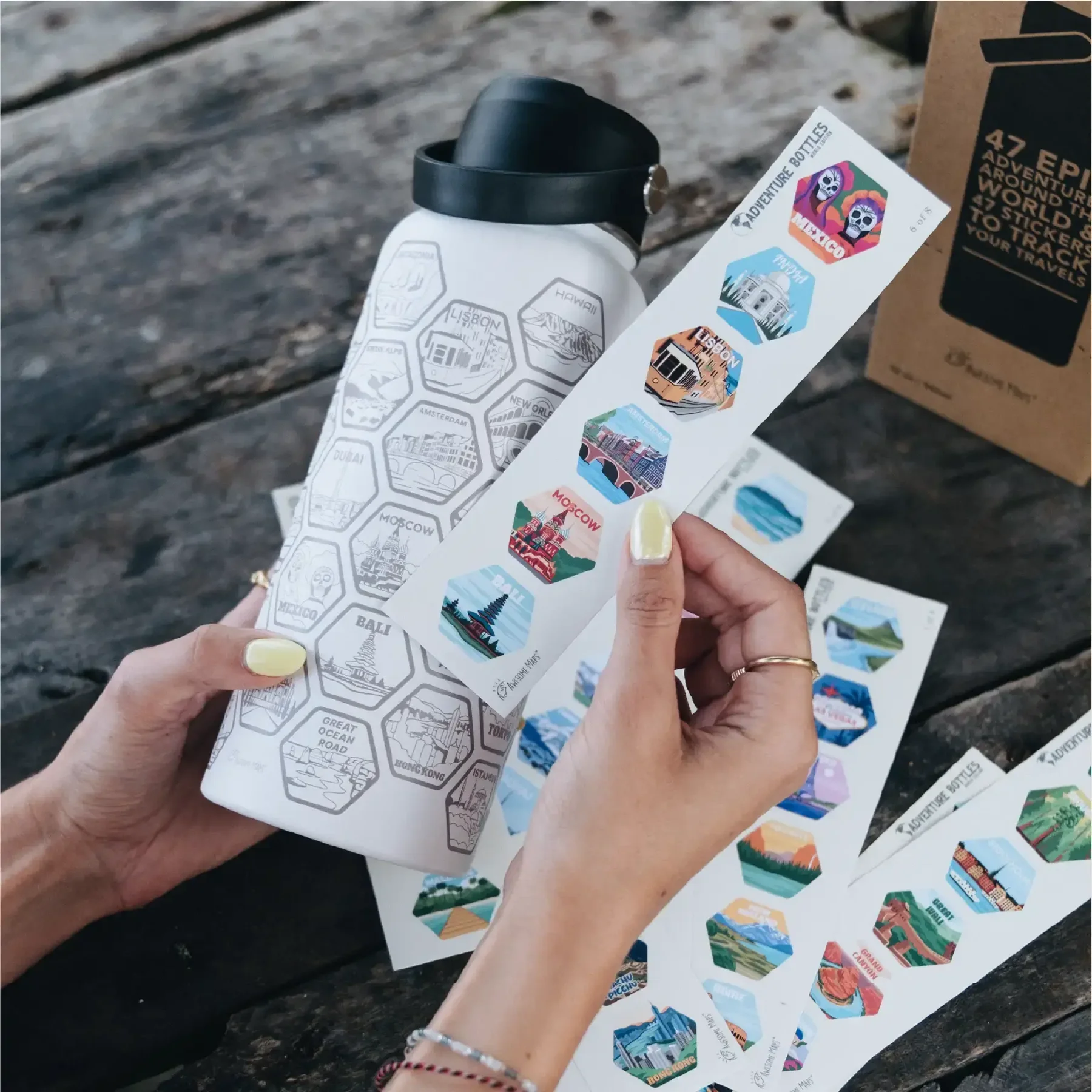 AWESOME MAPS - Adventure Bottle &amp; Stickers - 1 Liter