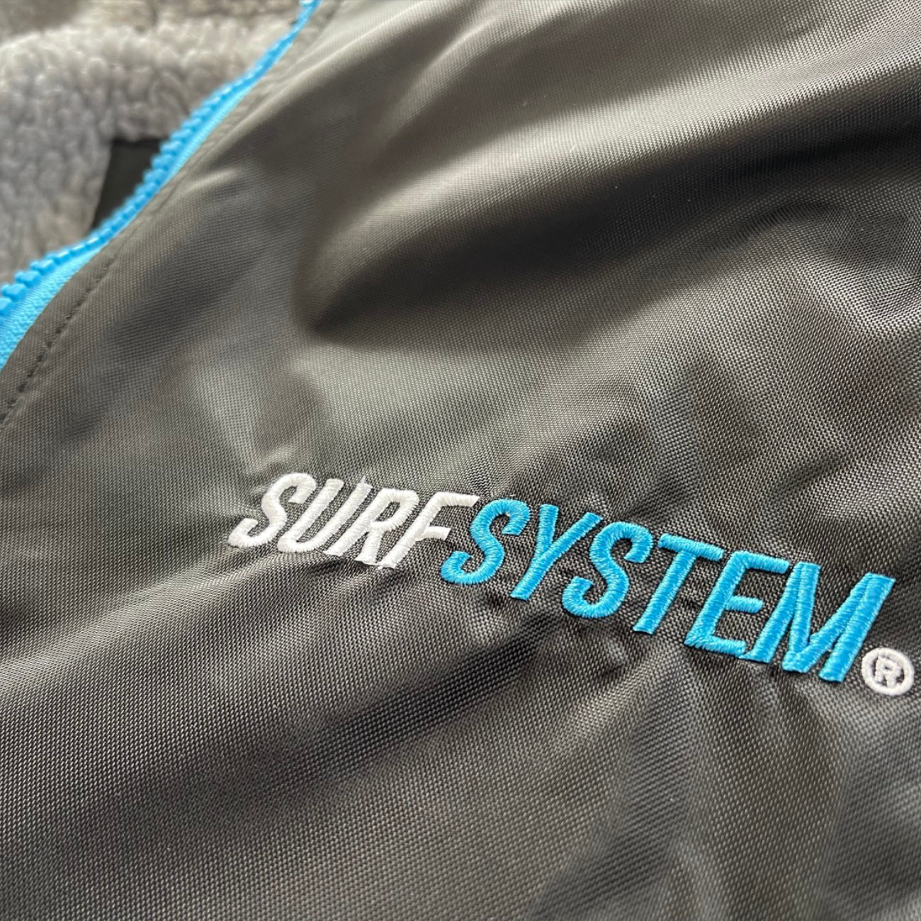 SURF SYSTEM - Waterproof Winter Poncho - Black/Blue