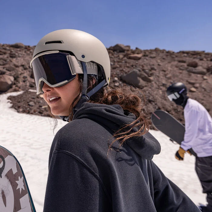 Casque Snowboard Et Ski Avec Visière Intégrée Blanc OTG Casque Snowboard Et Ski Avec Visière Intégrée Blanc OTG