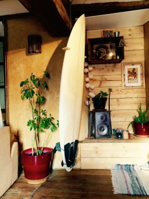 SOPORTE TABLA DE LEVITACIÓN - Soporte de madera para Longboard, Surf y SUP